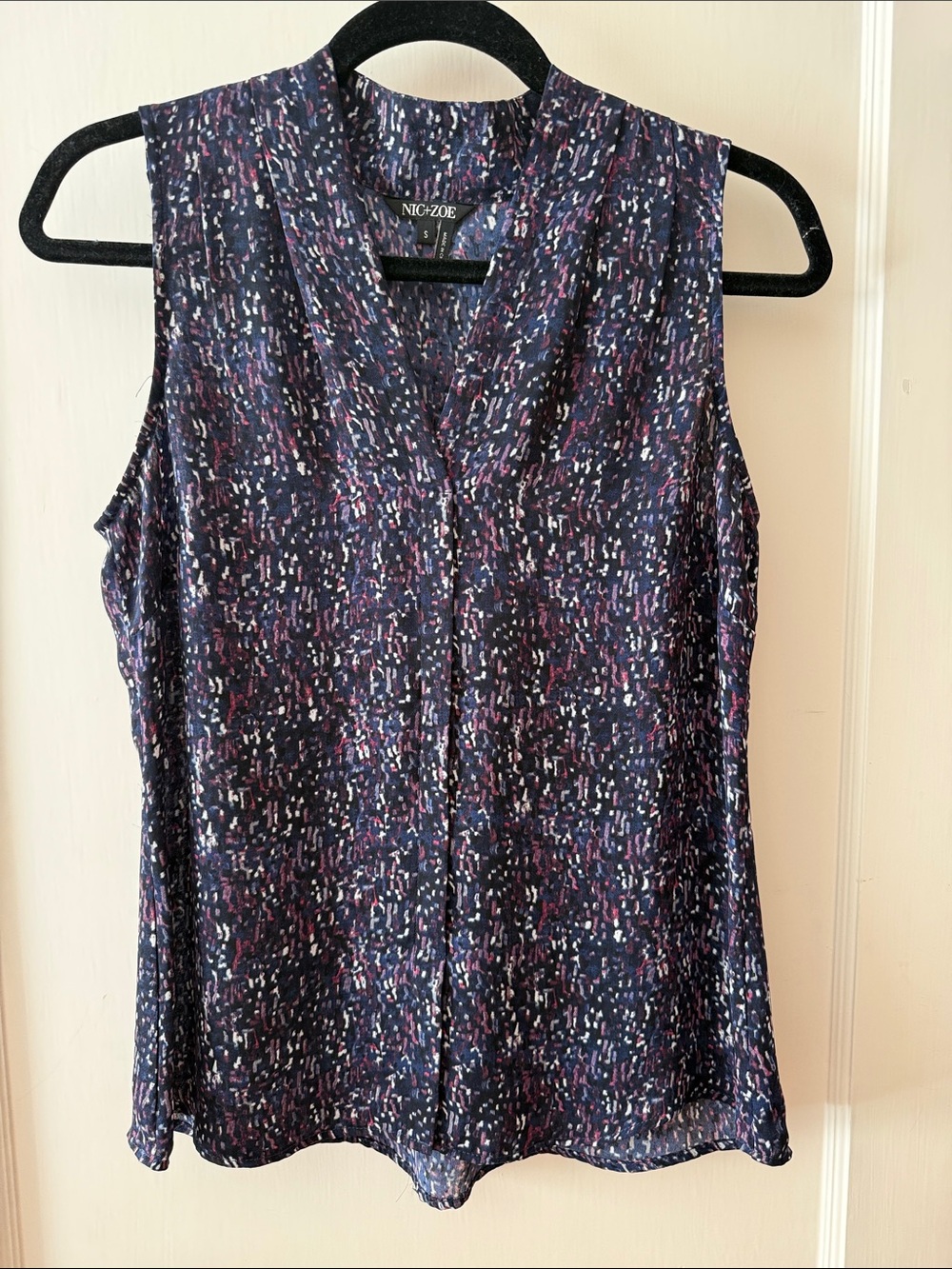 NIC+ZOE Navy Sleeveless V-Neck Camisole with Pink & White Speckle